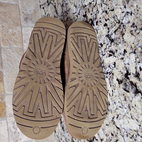 UGG Women's Classic Ankle Boots Size 7 - Picture 10 of 15